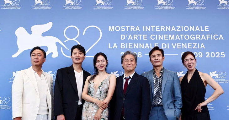 Park Chan Wook khuấy đảo Liên hoan phim Venice với tràng pháo tay hơn 8 phút - Ảnh 3. Park Chan Wook - Ảnh 3.
