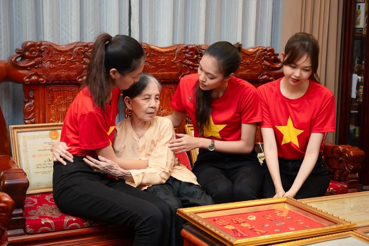14-doi-b-mai-hoa--bao-ngoc--kim-thanh-khien-nguoi-xem-thuc-su-xuc-dong-trong-tung-khung-hinh-17566835711331029962854.jpeg