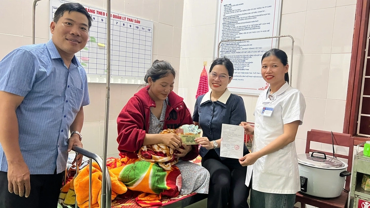 Nhận quà Quốc khánh ngay khi chào đời, bé trai được đặt tên Quốc Khánh - Ảnh 1.