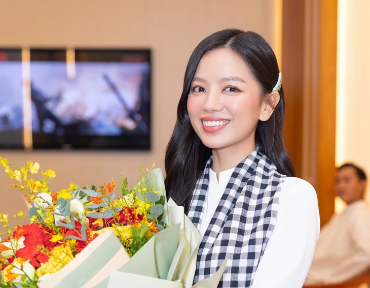 'Mưa đỏ' vượt 'Bộ tứ báo thủ', vào top 5 phim Việt mọi thời đại - Ảnh 1. Mưa đỏ - Ảnh 2.