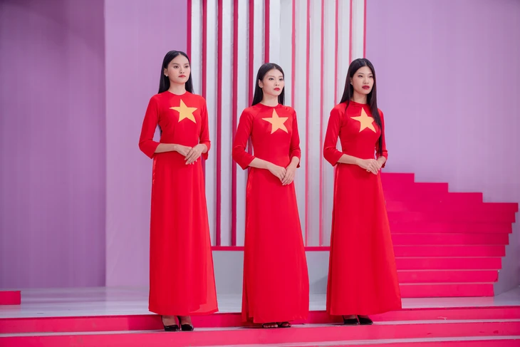 iang-phung-da-no-luc-thuyet-trinh-voi-nhieu-thong-diep-giau-cam-xuc-nhung-thanh-pham-cuoi-cung-van-chua-du-suc-cham-den-trai-tim-ban-giam-khao-1756683571132925493860.jpeg