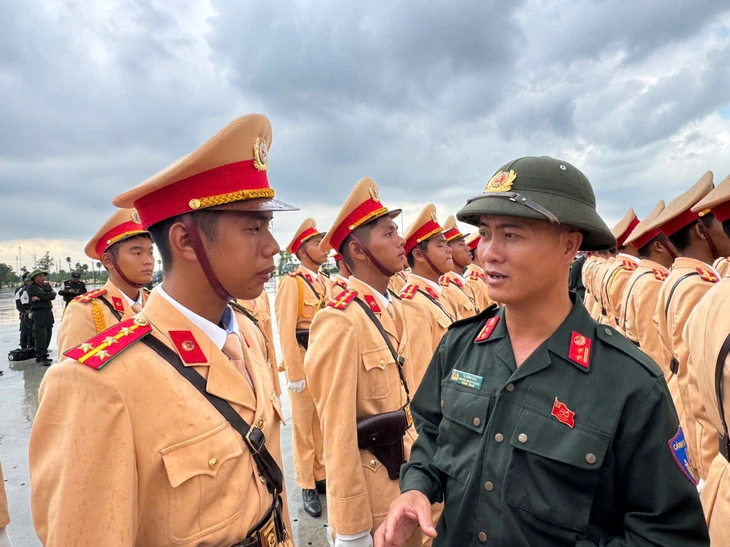 Nam chiến sĩ mất mẹ khi đang làm nhiệm vụ diễu binh: 'Nén đau thương để làm tròn lời mẹ dặn' - Ảnh 3.