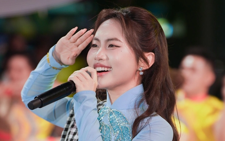 Sao mai Huyền Trang làm MV ‘Tôi yêu Việt Nam’ vì ‘âm nhạc yêu nước cần được lan tỏa’ - Ảnh 3.