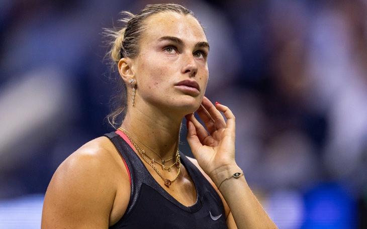Netizen tìm ra triệu phú ‘cướp mũ’ của trẻ em ở US Open 2025 - Ảnh 3.