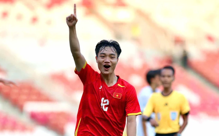 U23 Việt Nam mặc trang phục màu đỏ đấu Bangladesh - Ảnh 3.