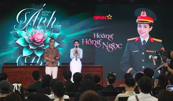 Đại úy Hoàng Hồng Ngọc làm live show đầu tiên, khách mời toàn ngôi sao trong quân đội - Ảnh 1.
