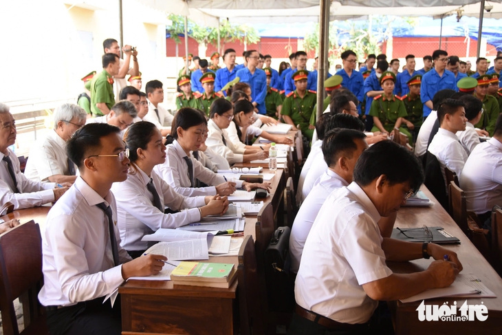 Xét xử vụ núp bóng công ty luật để đòi nợ theo kiểu khủng bố, cưỡng đoạt hơn 456 tỉ đồng - Ảnh 4.