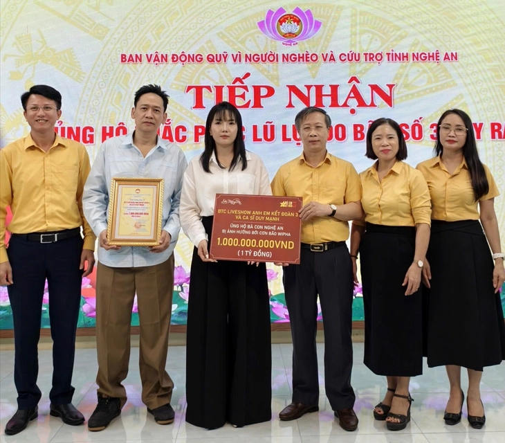 Ca sĩ Duy Mạnh góp 1 tỉ đồng cứu trợ trước, rồi tổ chức live show thiện nguyện - Ảnh 1. Ca sĩ Duy Mạnh góp 1 tỉ đồng cứu trợ trước khi tổ chức live show 'Anh em kết đoàn' - Ảnh 1.