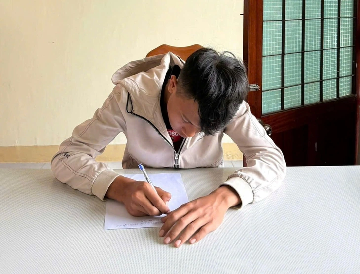 'bốc đầu' xe - Ảnh 2.