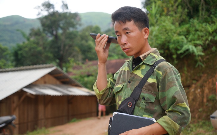 Đề nghị tặng Huân chương Lao động hạng Nhất cho trưởng bản Mùa A Thi  cứu 90 người thoát lũ - Ảnh 2.