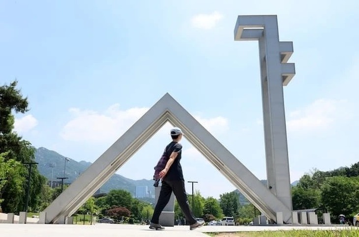 Đua nhau leo 6 ngọn núi để giành học bổng 13 triệu đồng - Ảnh 2.