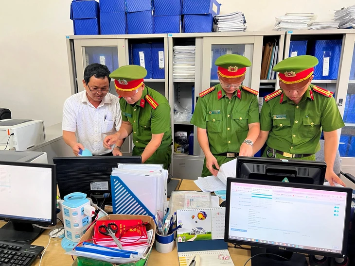 Khởi tố nguyên chi cục trưởng Chi cục Thủy sản tỉnh Thừa Thiên Huế cũ - Ảnh 1.