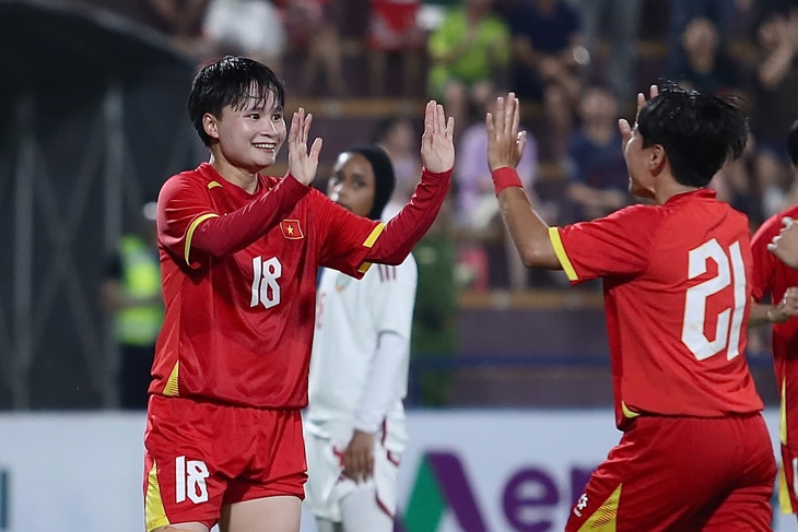 Huỳnh Như ghi bàn vào lưới...tuyển Việt Nam - Ảnh 2.