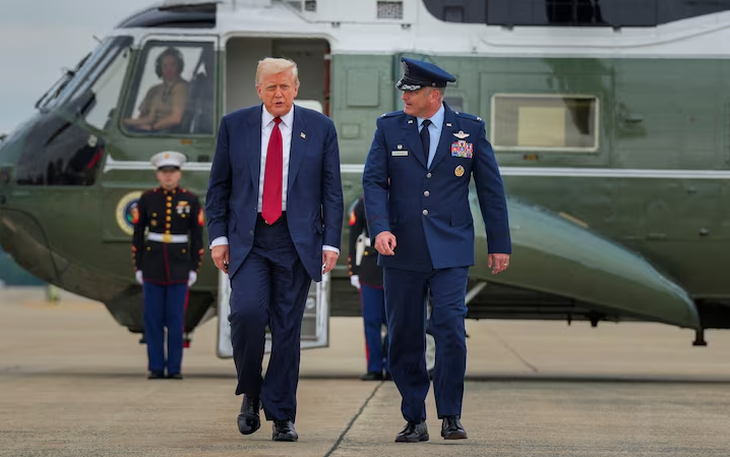 Loạt nhân sự cấp cao FBI bị sa thải vì nghi 'chống Trump' - Ảnh 2.