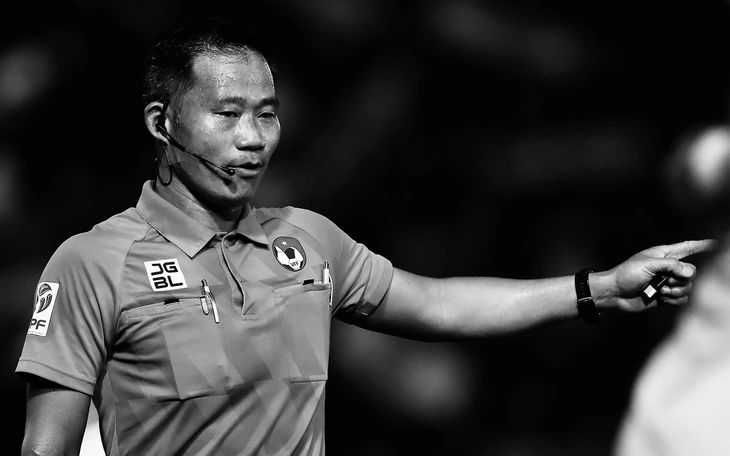 Khắc nghiệt suất trọng tài bắt chính V-League - Ảnh 2.