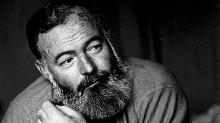 Ernest Hemingway vẫn là nhà văn Mỹ nổi tiếng nhất thế kỷ 20? - Ảnh 1. Ernest Hemingway - Ảnh 1.