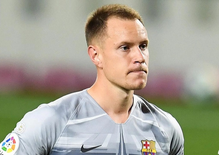 Barcelona khởi kiện thủ thành Ter Stegen - Ảnh 1.