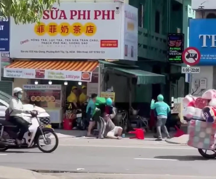 ẩu đả - Ảnh 1.