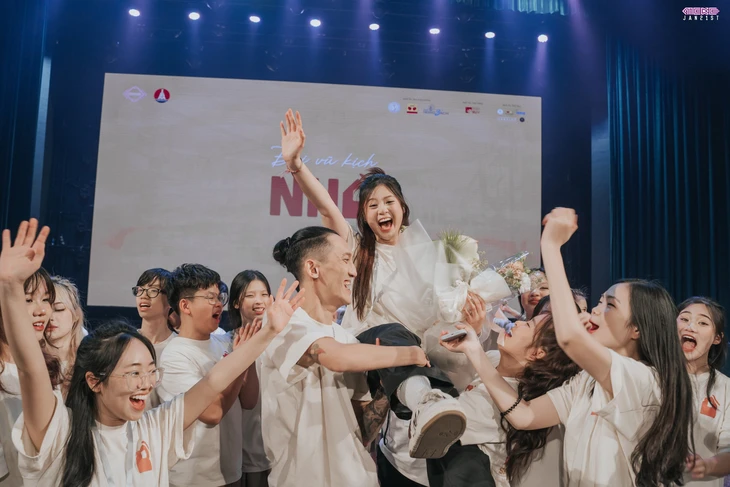 dạy học - Ảnh 1.