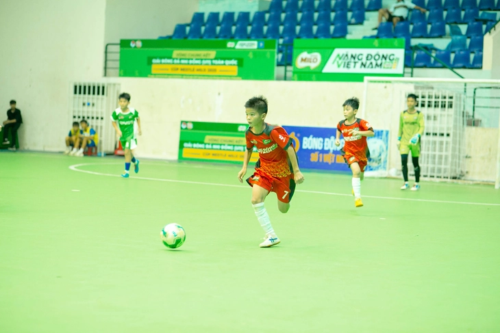 giải bóng đá nhi đồng - Ảnh 2.