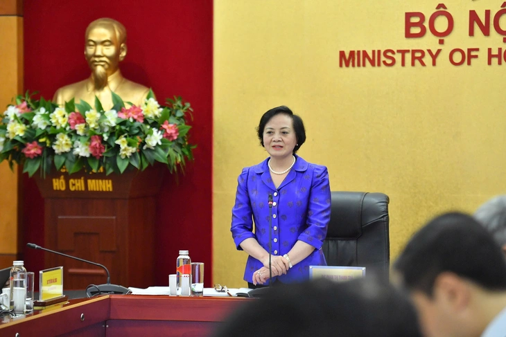 Bộ trưởng Phạm Thị Thanh Trà nói việc chưa có tiền lệ: Chọn 34 cán bộ về hỗ trợ địa phương - Ảnh 1.