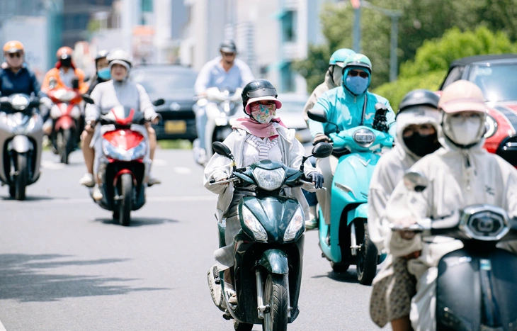 Thời tiết hôm nay 6-8: Bắc Bộ mưa chiều, Nam Bộ ngày nắng oi - Ảnh 1.
