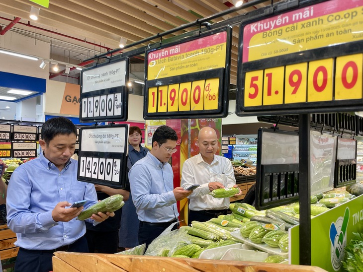 Người tiêu dùng yên tâm hơn với rau, thịt, cá... được gắn Tick xanh trách nhiệm - Ảnh 1.