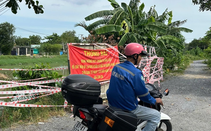 Mưa lớn cuốn trôi cầu tạm bắc qua sông Ví trước ngày bầu cử - Ảnh 4.