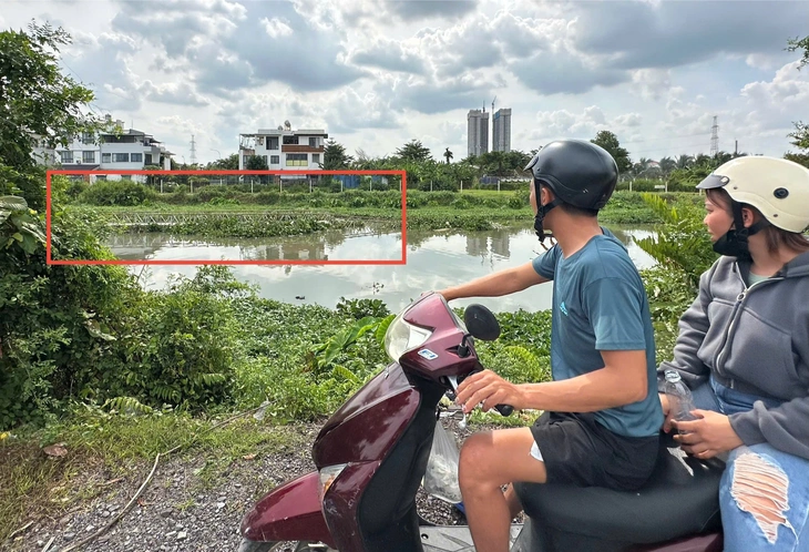 Cầu dân sinh bắc qua rạch Ông Bố, TP.HCM bị cuốn trôi sau cơn mưa - Ảnh 2. cầu dân sinh - Ảnh 2.