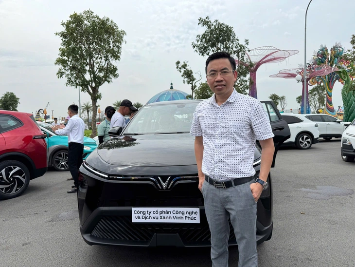 VinFast Limo Green - Ảnh 1.
