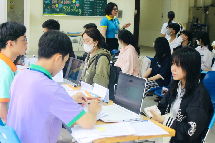 Ký túc xá Cỏ May xét chọn 100 tân sinh viên, hỗ trợ ăn ở và học phí- Ảnh 1. Ký túc xá Cỏ May xét chọn 100 tân sinh viên, hỗ trợ ăn ở và học phí - Ảnh 1.