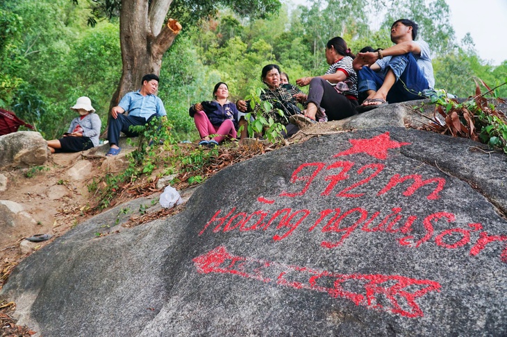 24h tìm kiếm nam thanh niên mất tích khi leo núi ở Nha Trang: Mong chờ một phép màu - Ảnh 2. Leo núi - Ảnh 2.