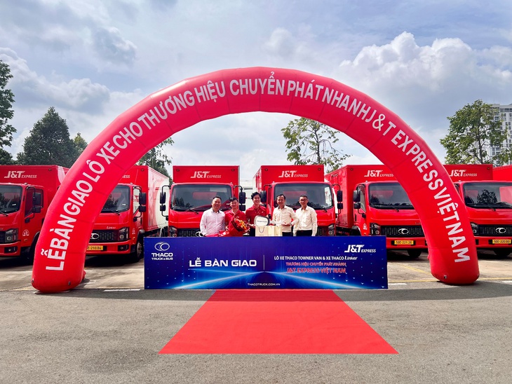 xe tải - Ảnh 1.