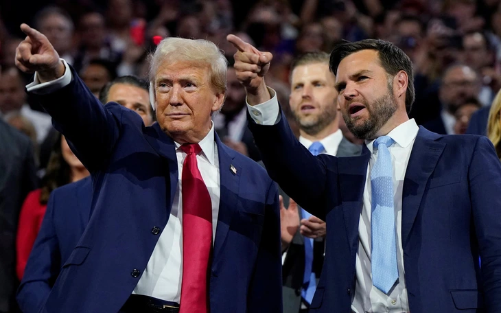 Ông Trump tuyên bố đang cố rút Mỹ khỏi cuộc xung đột ở Ukraine - Ảnh 2.