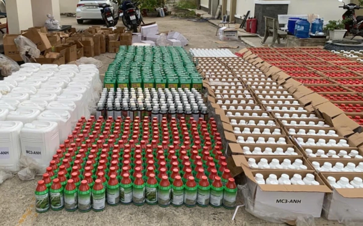 Những thửa ruộng bị 'ướp' thuốc diệt cỏ - Ảnh 2.