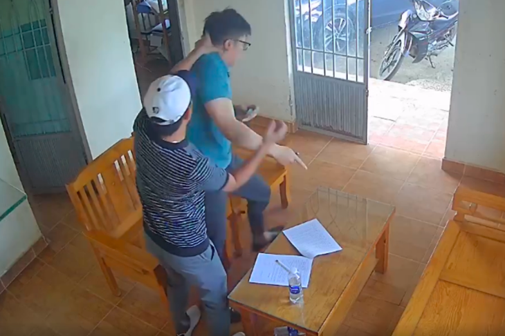 Lâm Đồng yêu cầu công an vào cuộc điều tra vụ hành hung cán bộ bảo vệ rừng- Ảnh 1. hành hung - Ảnh 1.