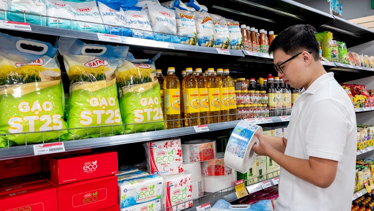 Hệ thống bán lẻ vào cuộc quyết liệt chống hàng giả, hàng kém chất lượng - Ảnh 1.