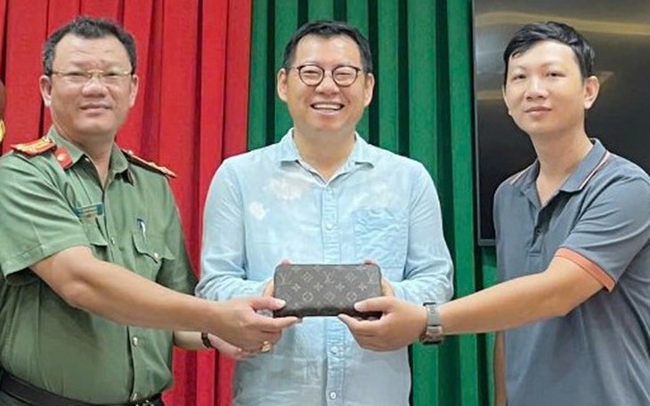 Để quên túi xách chứa 100 triệu tại Bà Nà Hills, công an truy tìm, trao trả cho khổ chủ - Ảnh 3.