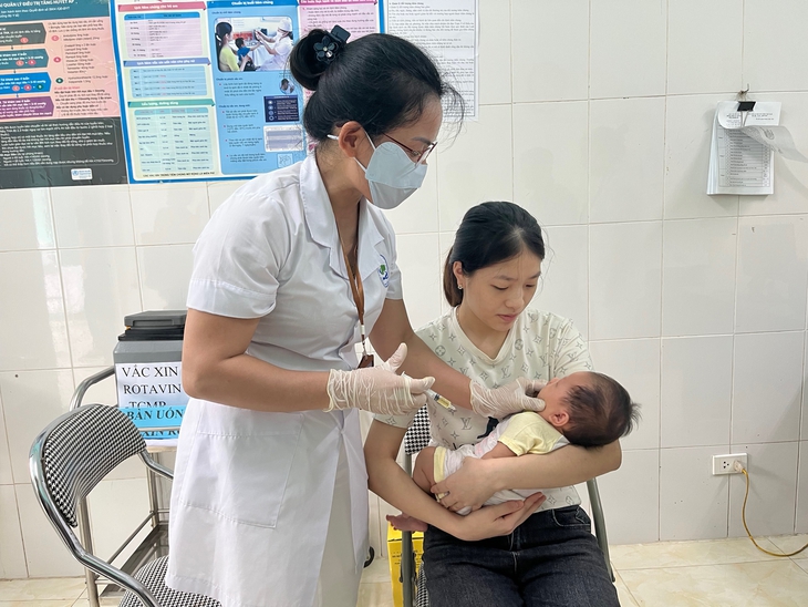 Trẻ 2-5 tháng tuổi cả nước được uống miễn phí vắc xin đắt tiền phòng bệnh do vi rút rota - Ảnh 1.