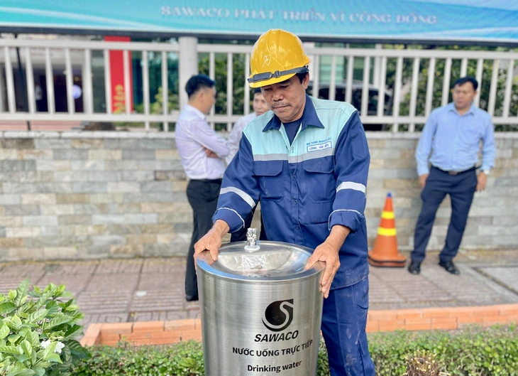 Phường Xuân Hòa lắp 4 trụ uống nước tại vòi, mát lòng  người đi đường ngày nắng nóng - Ảnh 1.