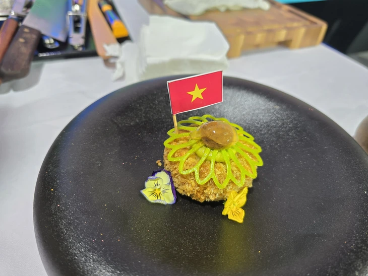 Cua Cà Mau xốt tiêu lốp, tôm sú nhồi bách hoa kiểu Việt và kiểu Hoa - Ảnh 5.