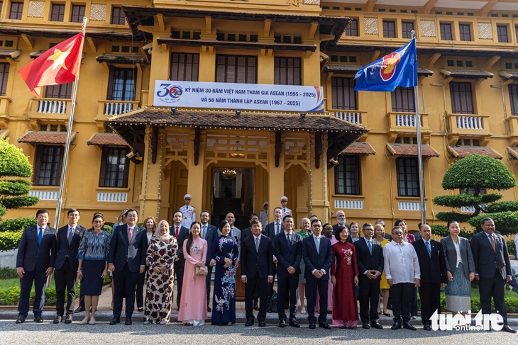 Lễ thượng cờ đón tuổi 58 của ASEAN tại Hà Nội và TP.HCM- Ảnh 6.