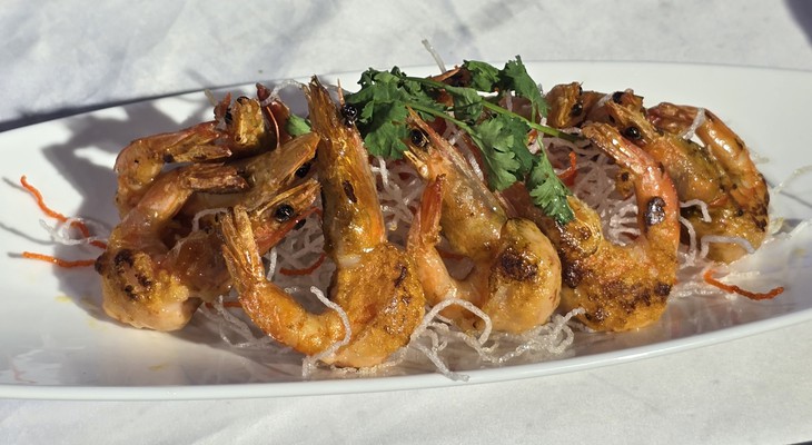 Cua Cà Mau xốt tiêu lốp, tôm sú nhồi bách hoa kiểu Việt và kiểu Hoa - Ảnh 4.