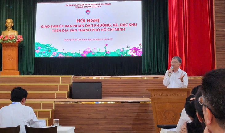 Giám đốc Sở Giáo dục TP.HCM: Kiên quyết không để giáo viên dạy thêm cho học sinh chính khóa của mình - Ảnh 1.