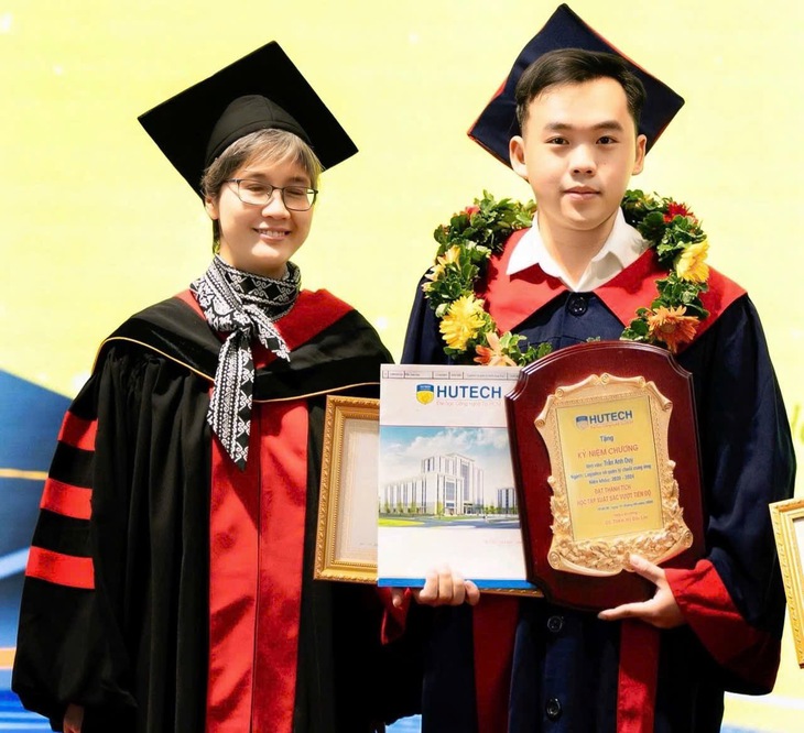 Sinh viên biến vỏ thanh long thành giải pháp hữu cơ, giành giải - Ảnh 3.