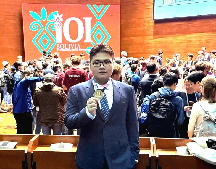 Trường đại học Khoa học tự nhiên TP.HCM cấp học bổng toàn phần cho Lê Kiến Thành - Ảnh 1.