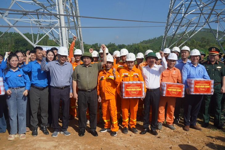 Thủ tướng kiểm tra tiến độ đường dây 500kV quy mô hơn 7.400 tỉ đồng, yêu cầu 19-8 hoàn thành - Ảnh 4.