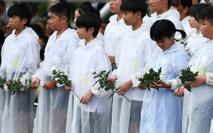 Thị trưởng Hiroshima và Nagasaki mời ông Trump đến thăm, xem di chứng hạt nhân - Ảnh 3.