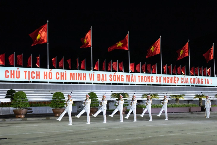 Tổng Bí thư Tô Lâm dự chương trình nghệ thuật chính luận hùng tráng ‘Dưới cờ vinh quang’ - Ảnh 3. Tổng Bí thư Tô Lâm dự chương trình nghệ thuật chính luận hùng tráng ‘Dưới cờ vinh quang’ - Ảnh 3.