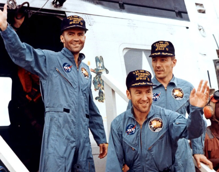 Phi hành gia huyền thoại Mỹ Jim Lovell qua đời ở tuổi 97 - Ảnh 3. Phi hành gia huyền thoại Mỹ Jim Lovell qua đời ở tuổi 97 - Ảnh 3.